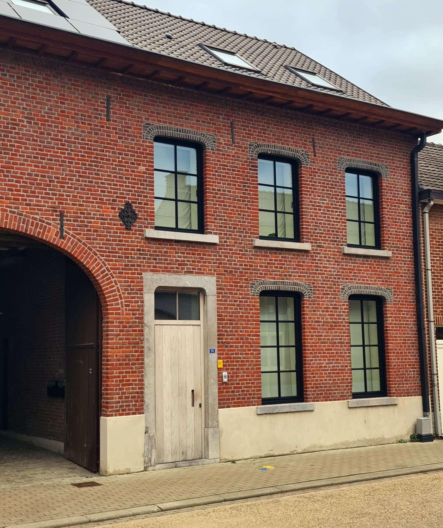 Gezellig duplex-appartement in centrum van Eigenbilzen met leuk terras