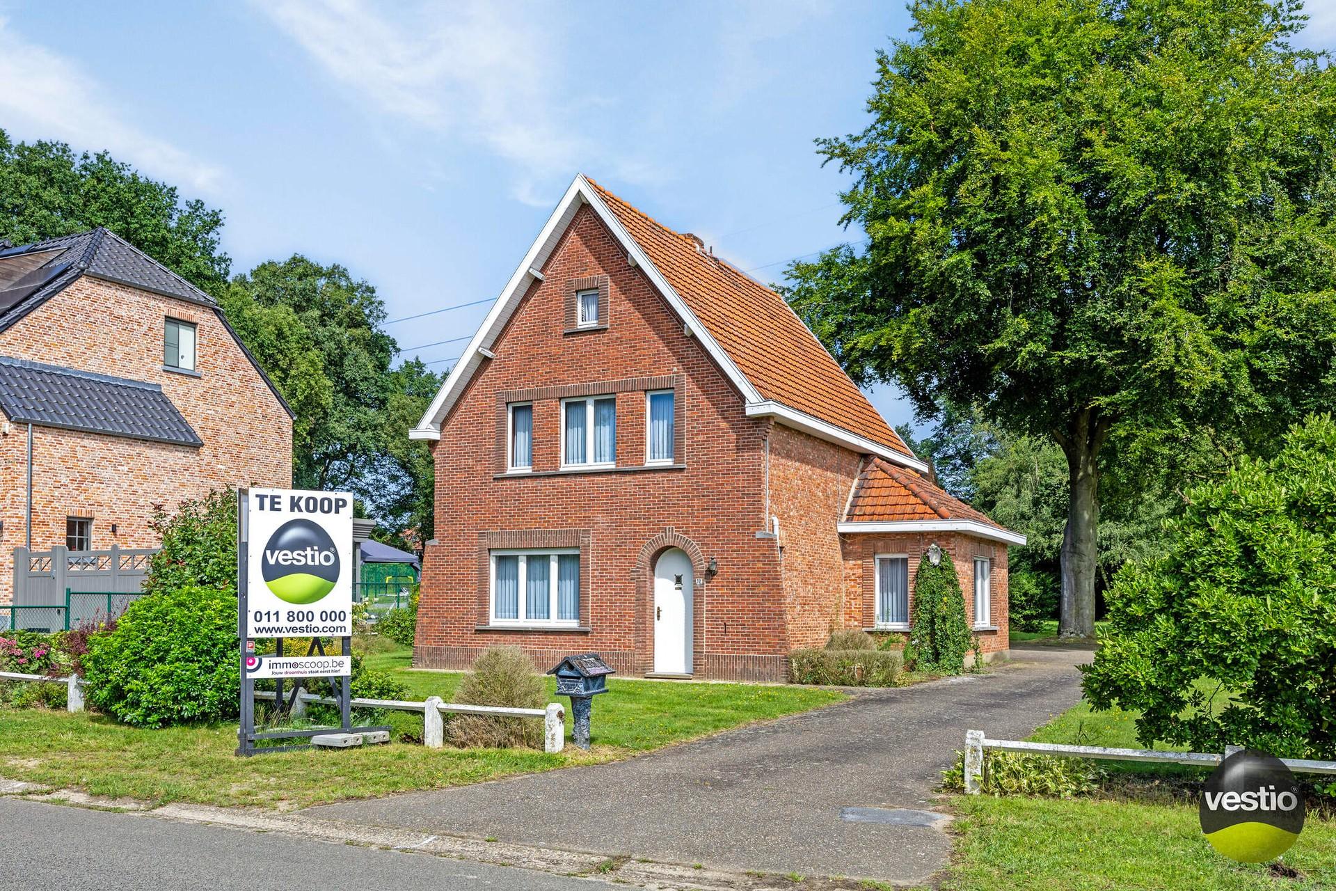 Charmante woning met drie slaapkamers op riant perceel van 21a 8ca te Houthalen-Helchteren