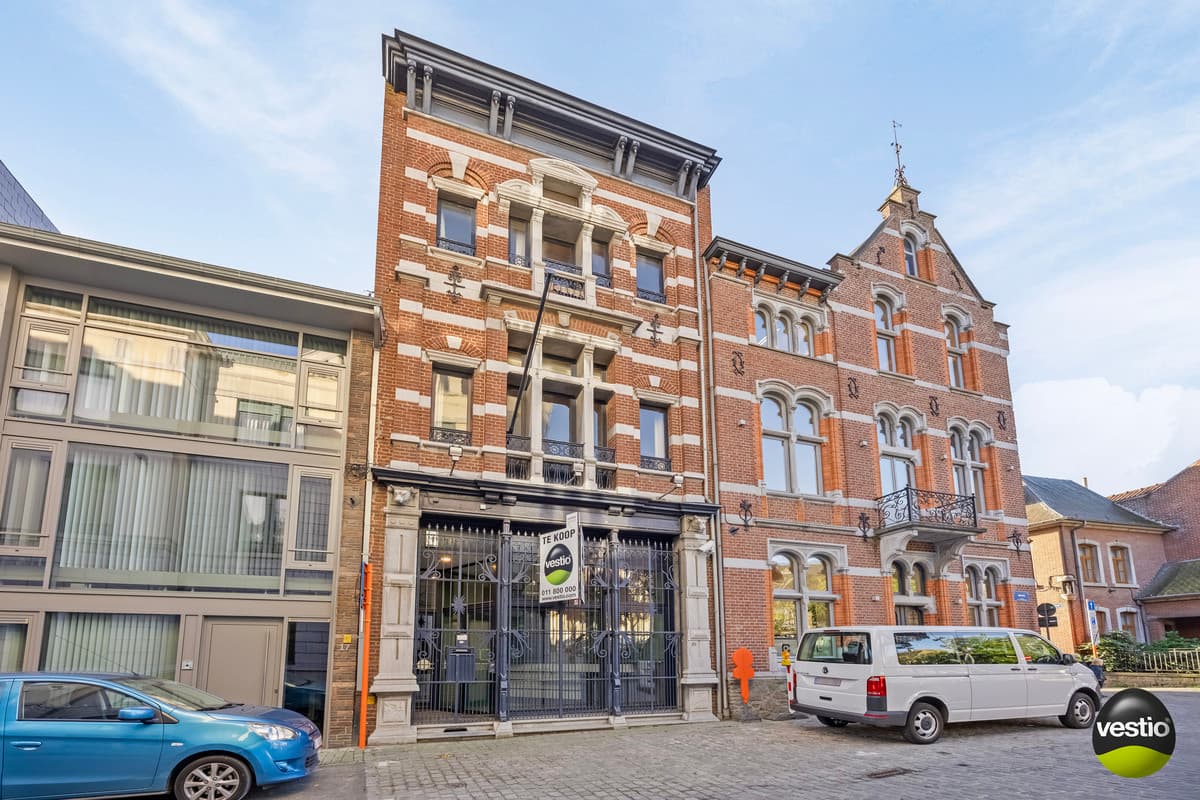 AUTHENTIEKE STIJLVOLLE HANDELSWONING IN CENTRUM TONGEREN.