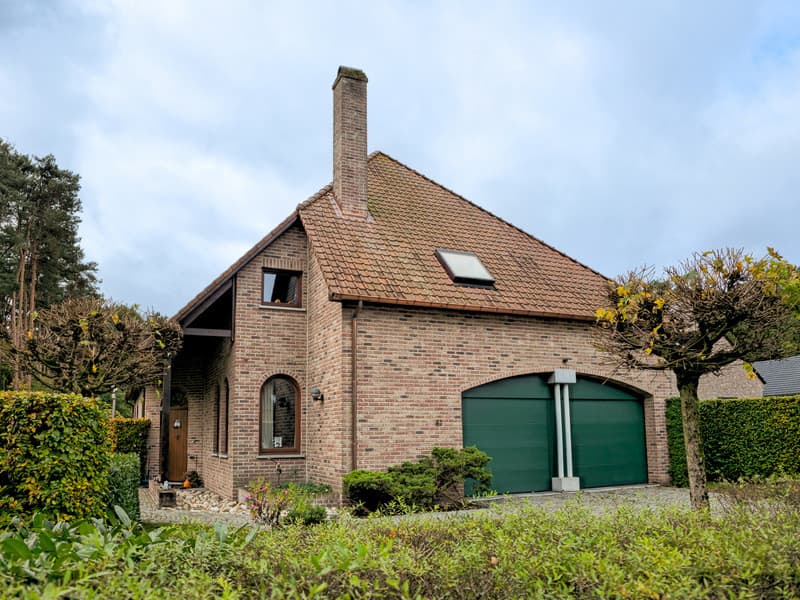 TIJDLOZE VILLA OP 22A43CA MET 4 SLK EN 4 BADK NABIJ CENTRUM ZUTENDAAL.