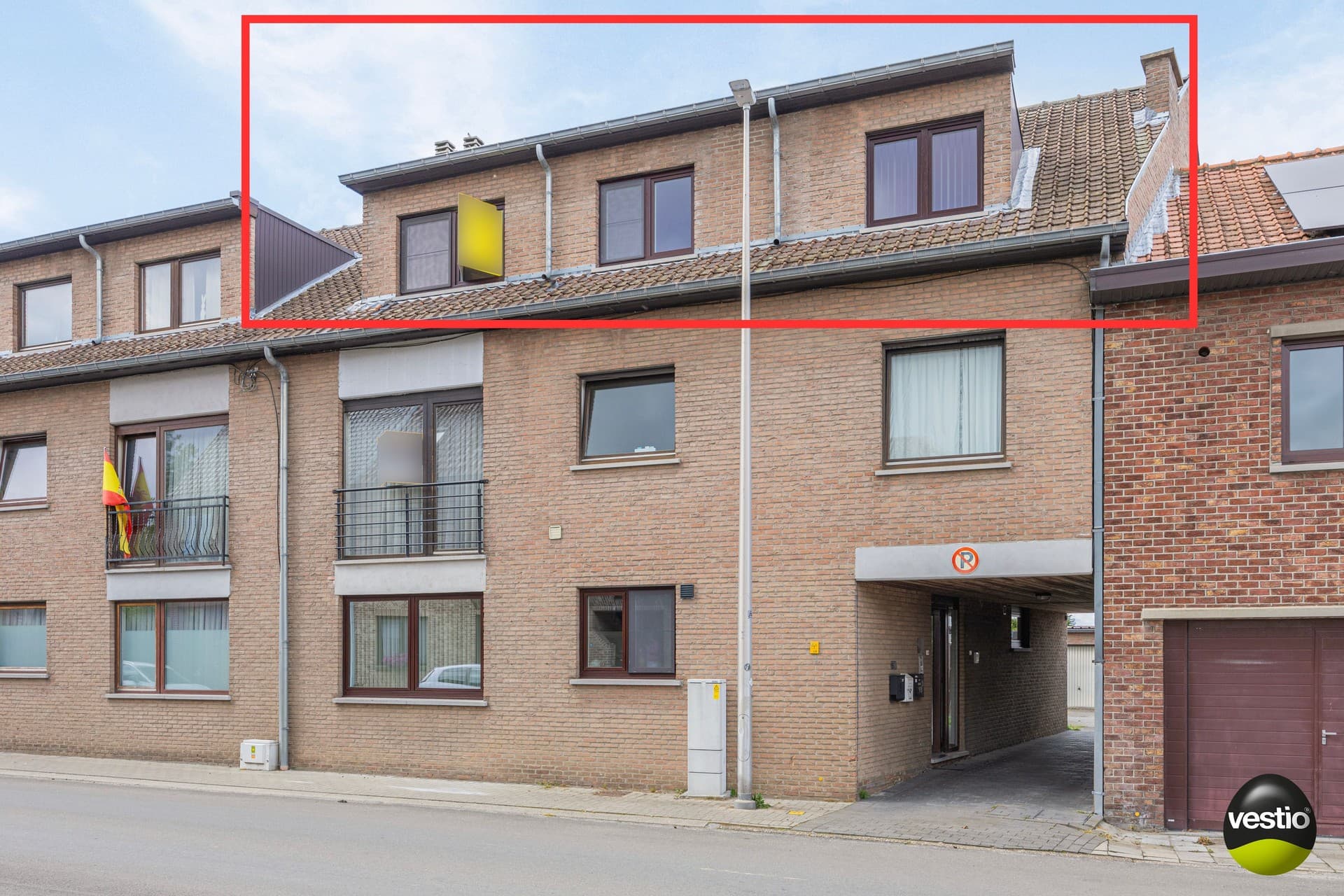 OPGEFRIST APPARTEMENT MET 3 SLK EN GARAGE